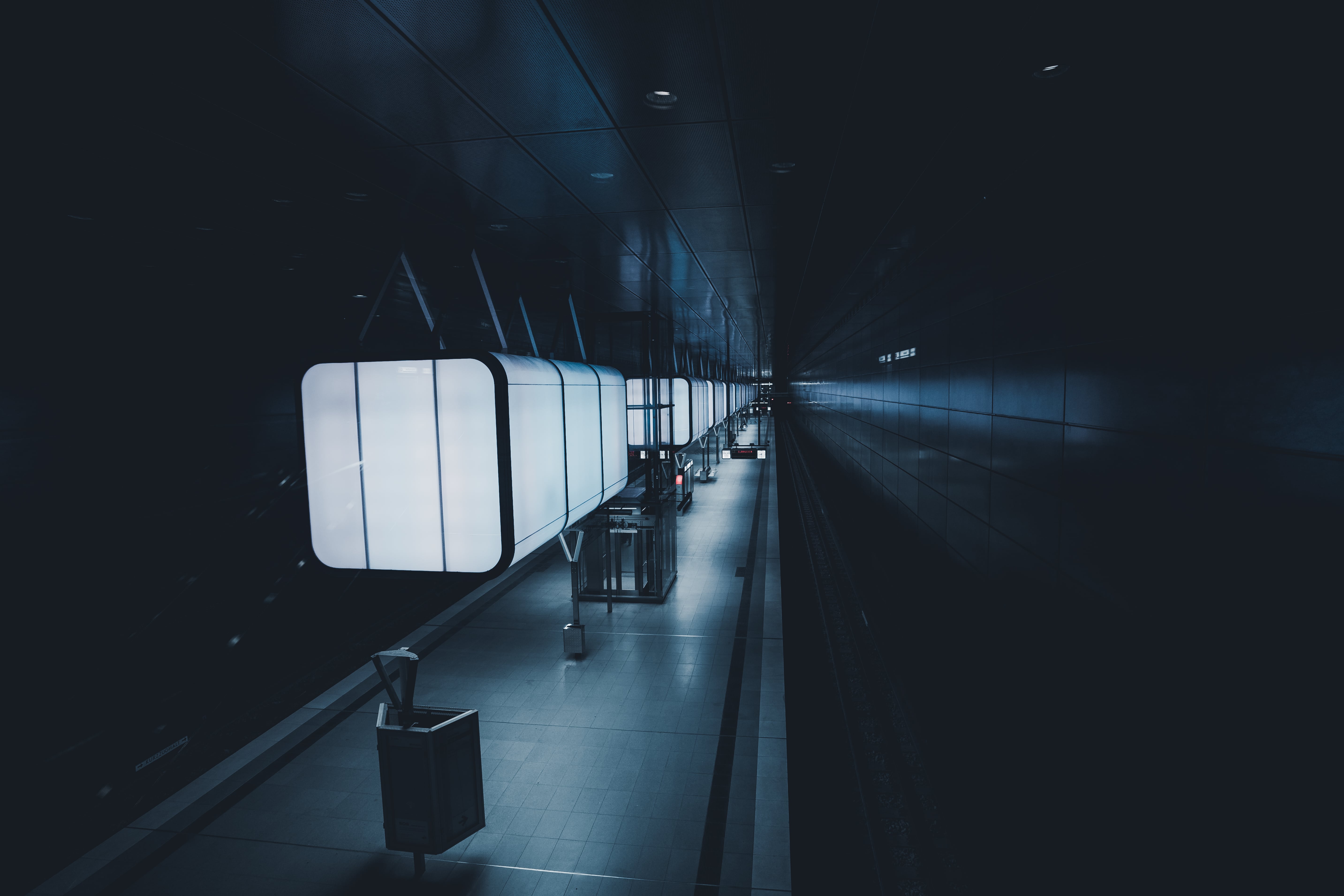 Hamburg Nights, frame 9 — photograph by baadersen
