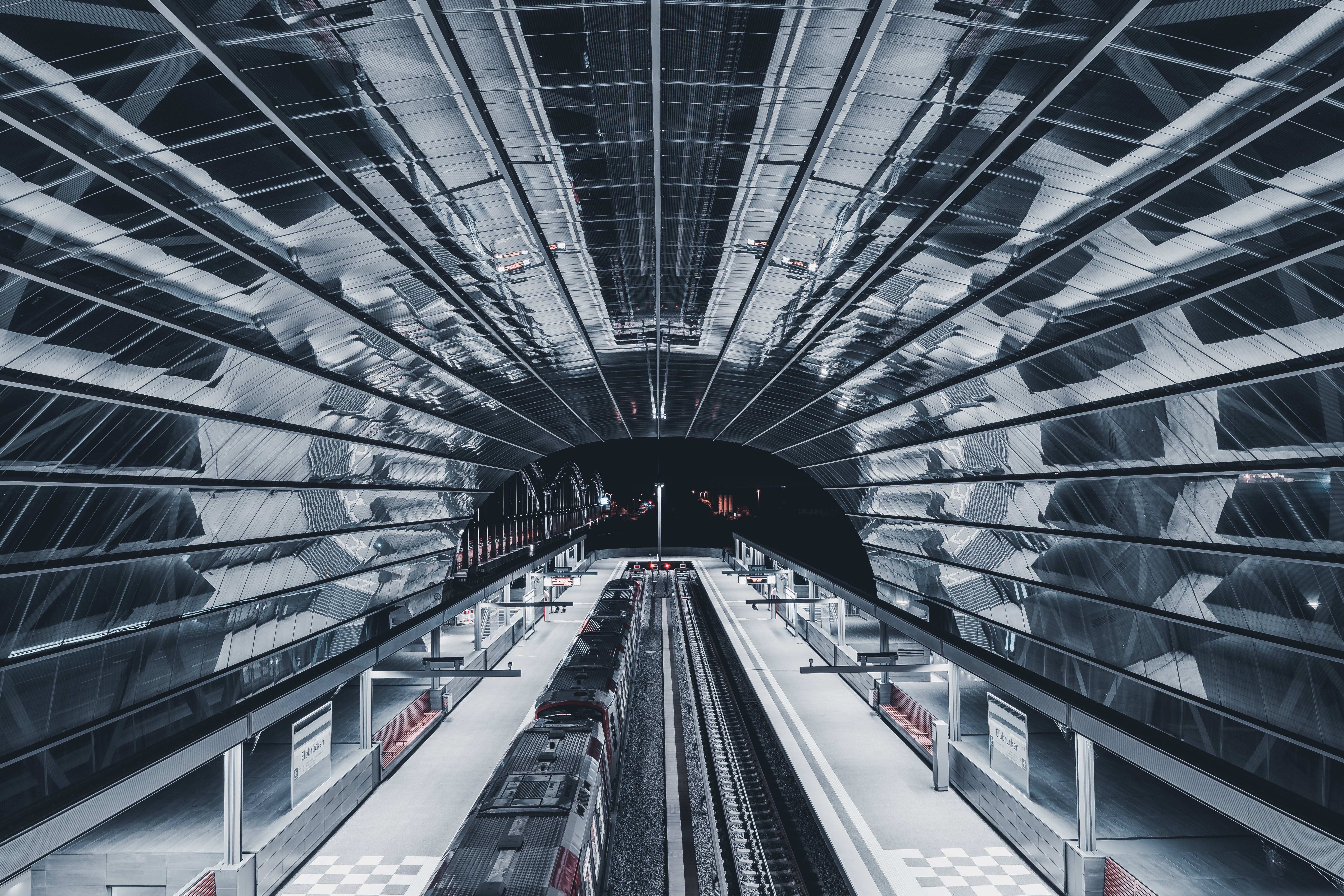 Hamburg Nights, frame 11 — photograph by baadersen