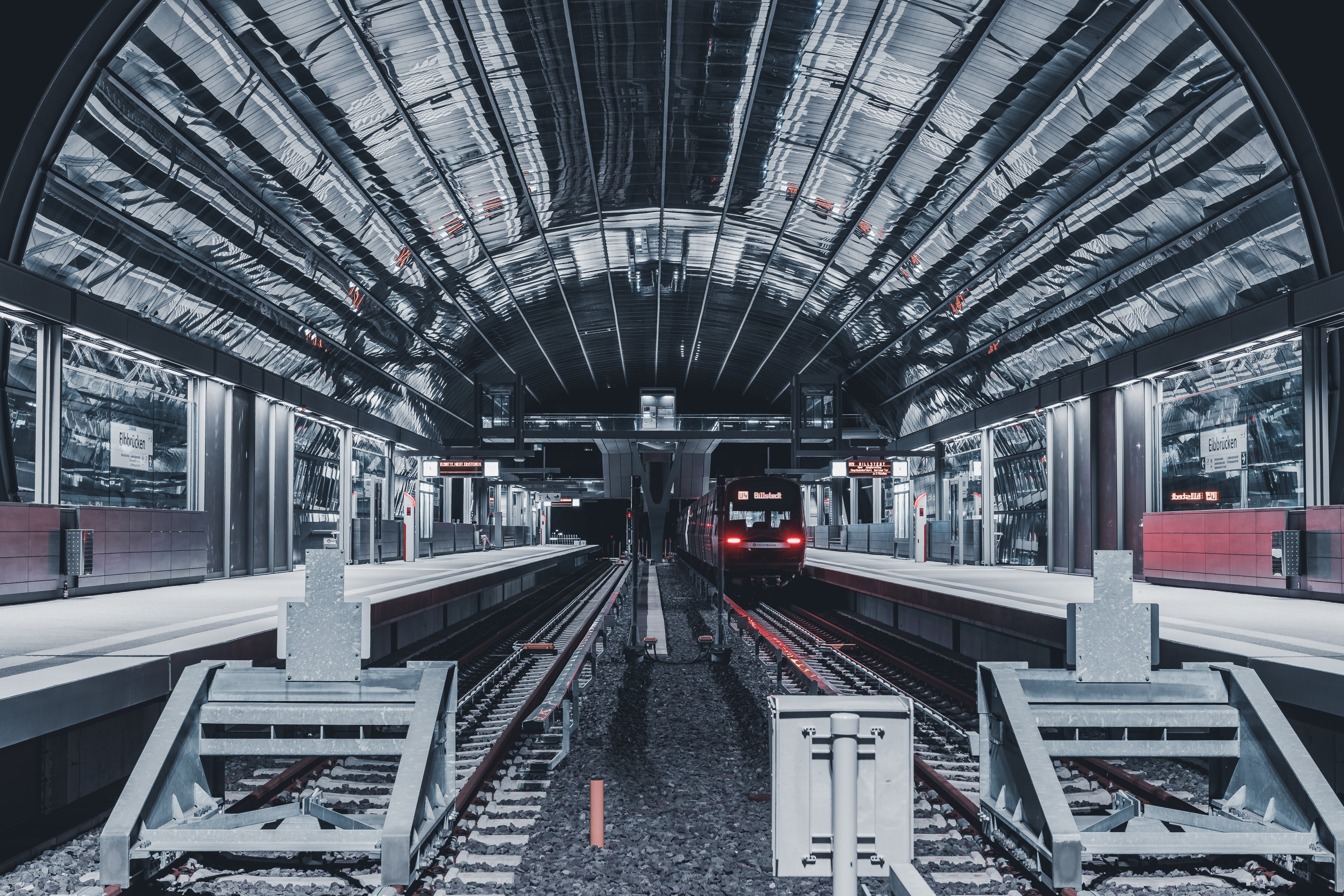 Hamburg Nights, frame 12 — photograph by baadersen